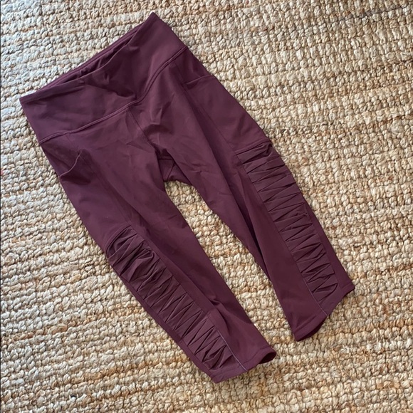 Lululemon sharp turns crop 17” redwood 4 - Picture 2 of 9